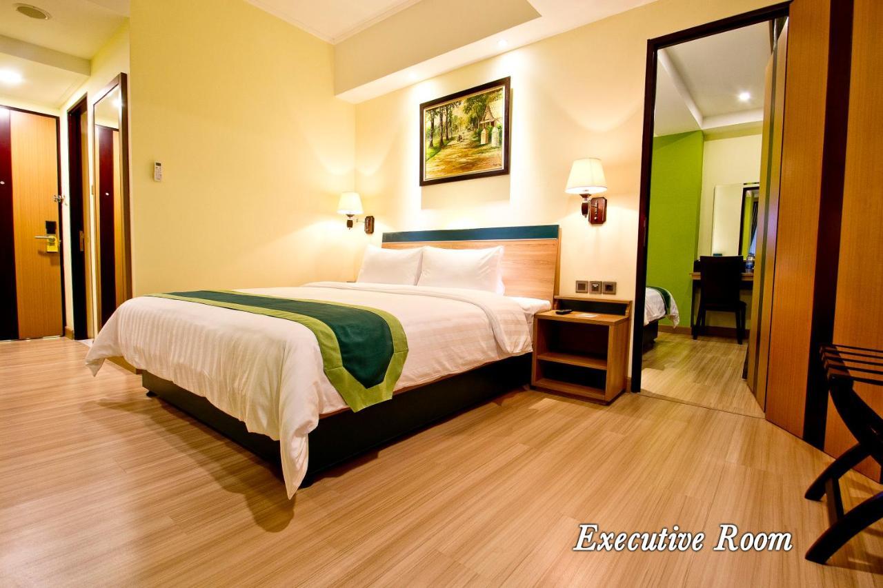 Green Batara Hotel Бандунг Экстерьер фото