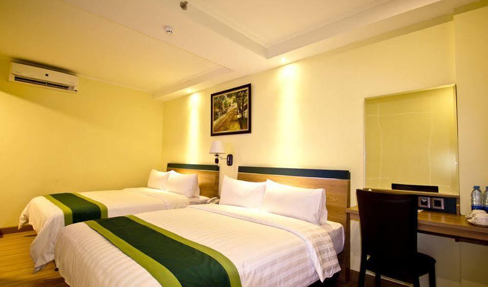 Green Batara Hotel Бандунг Экстерьер фото